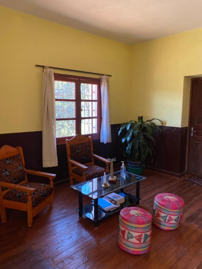 Chambre d'hôtes du lycée Picot de Clorivière dont les Revenues financent l'éducation des élèves Antsirabe Exterior foto