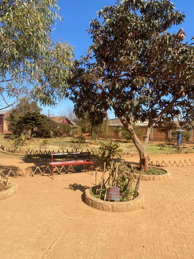 Chambre d'hôtes du lycée Picot de Clorivière dont les Revenues financent l'éducation des élèves Antsirabe Exterior foto