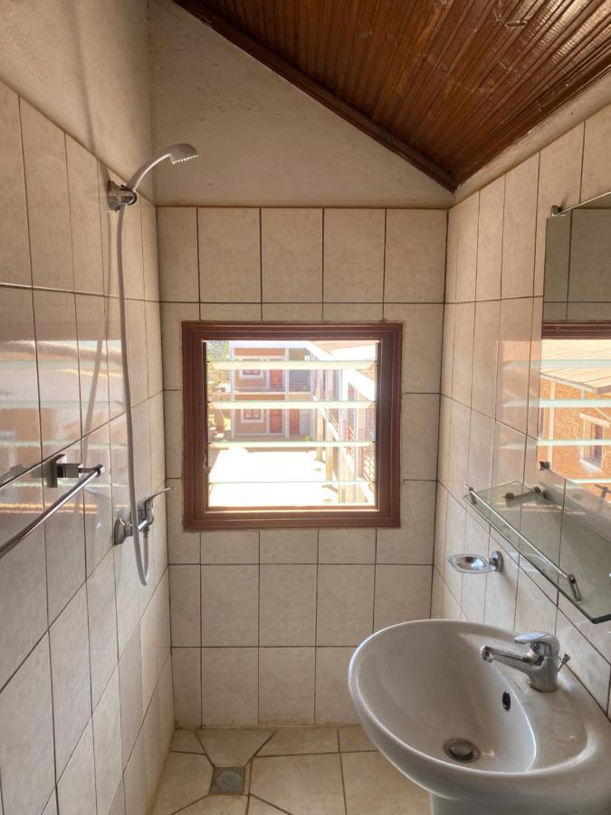 Chambre d'hôtes du lycée Picot de Clorivière dont les Revenues financent l'éducation des élèves Antsirabe Exterior foto