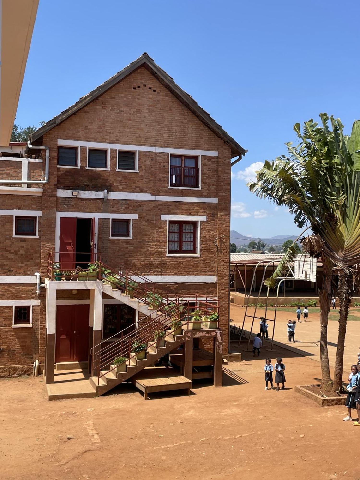 Chambre d'hôtes du lycée Picot de Clorivière dont les Revenues financent l'éducation des élèves Antsirabe Exterior foto