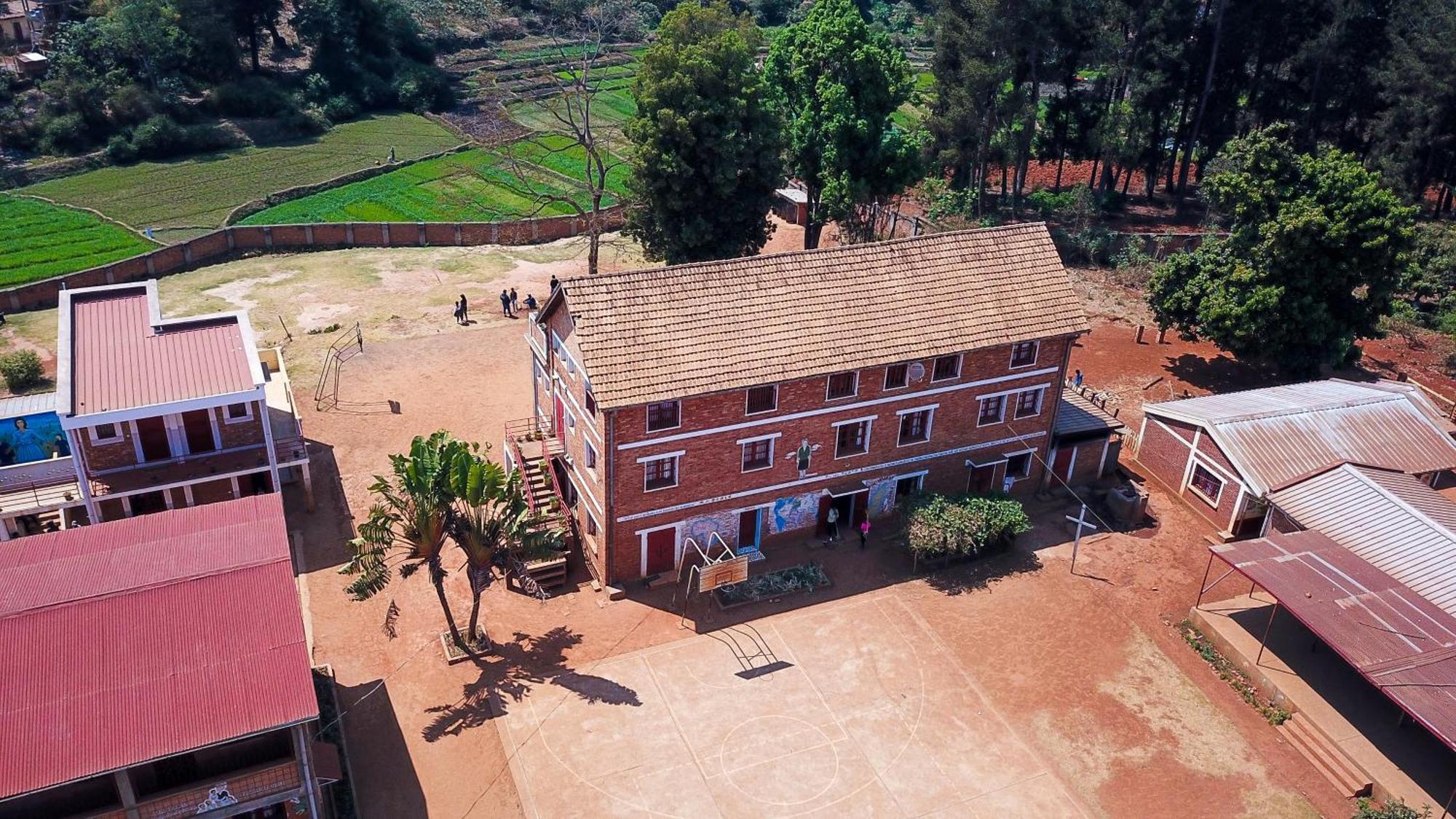 Chambre d'hôtes du lycée Picot de Clorivière dont les Revenues financent l'éducation des élèves Antsirabe Exterior foto